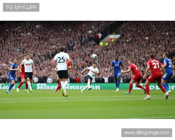 高清足球明星壁纸精选让你随时感受绿茵场上的激情与荣耀