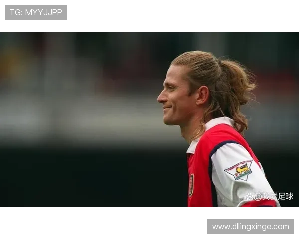 绿茵场上的传奇人生:一位足球明星的奋斗与荣耀故事